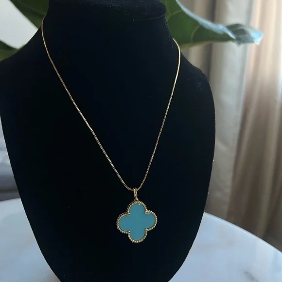 turquoise Clover Pendant Necklace - Picture 1 of 3